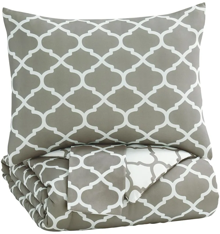 3 Piece Queen Comforter Set with Quatrefoil Design Photo 1