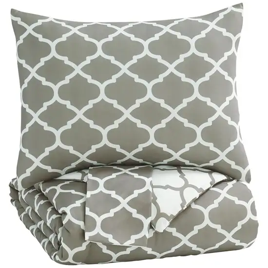 3 Piece Queen Comforter Set with Quatrefoil Design Photo 1