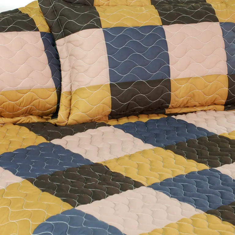 Antique Chic - 3PC Vermicelli-Quilted Patchwork Quilt Set (Full/Queen Size) Photo 2