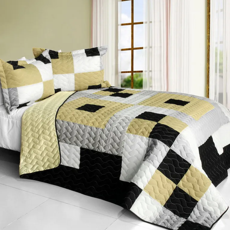 Bee's Garden - Brand New Vermicelli-Quilted Patchwork Quilt Set Full/Queen Photo 1