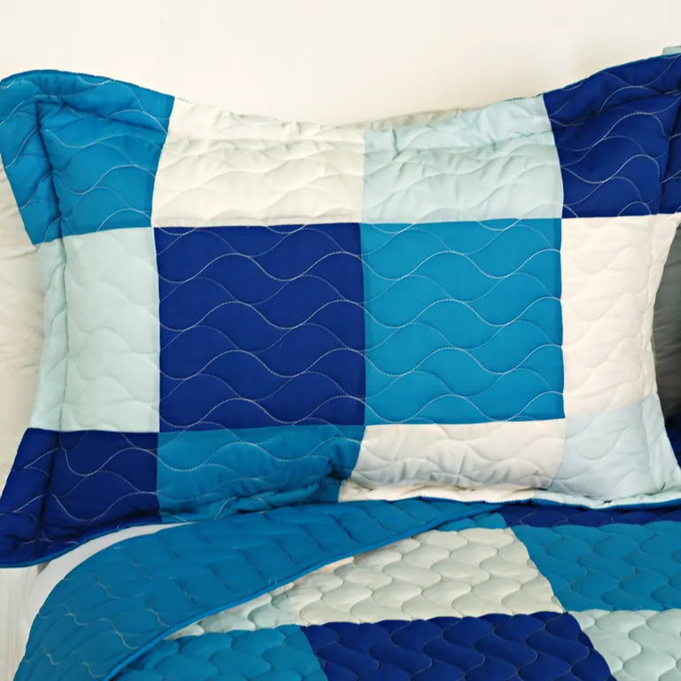 Blue Crystal - 3PC Vermicelli-Quilted Patchwork Quilt Set (Full/Queen Size) Photo 3