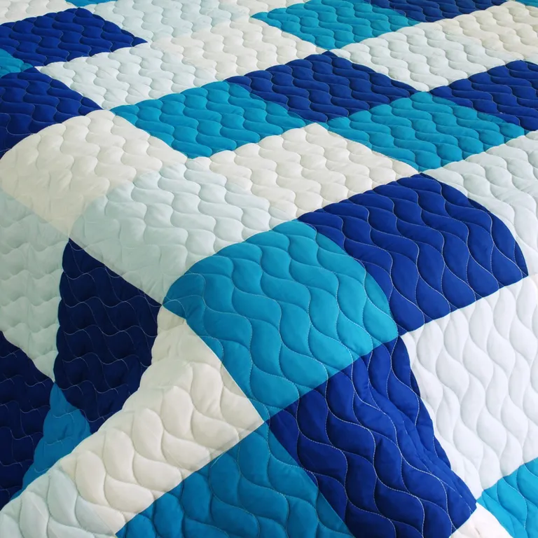Blue Crystal - 3PC Vermicelli-Quilted Patchwork Quilt Set (Full/Queen Size) Photo 2