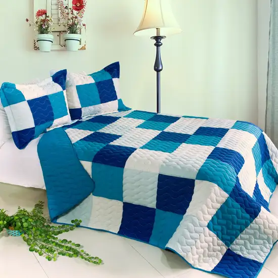 Blue Crystal -  3PC Vermicelli-Quilted Patchwork Quilt Set (Full/Queen Size) Photo 1