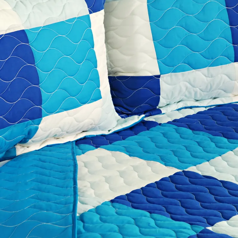 Blue Crystal - 3PC Vermicelli-Quilted Patchwork Quilt Set (Full/Queen Size) Photo 4