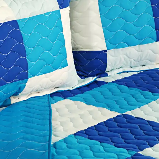 Blue Crystal -  3PC Vermicelli-Quilted Patchwork Quilt Set (Full/Queen Size) Photo 5