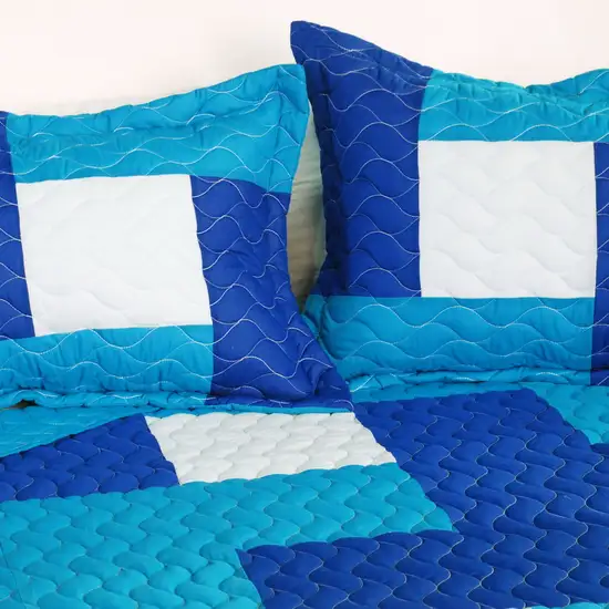 Blue Hour -  3PC Vermicelli-Quilted Patchwork Quilt Set (Full/Queen Size) Photo 4