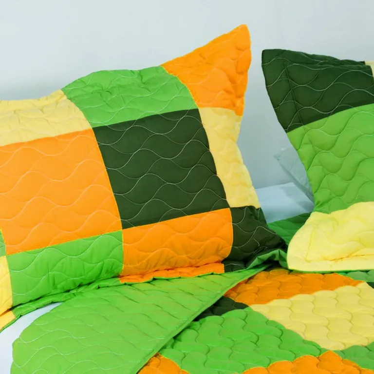 Energetic - 3PC Vermicelli-Quilted Patchwork Quilt Set (Full/Queen Size) Photo 2