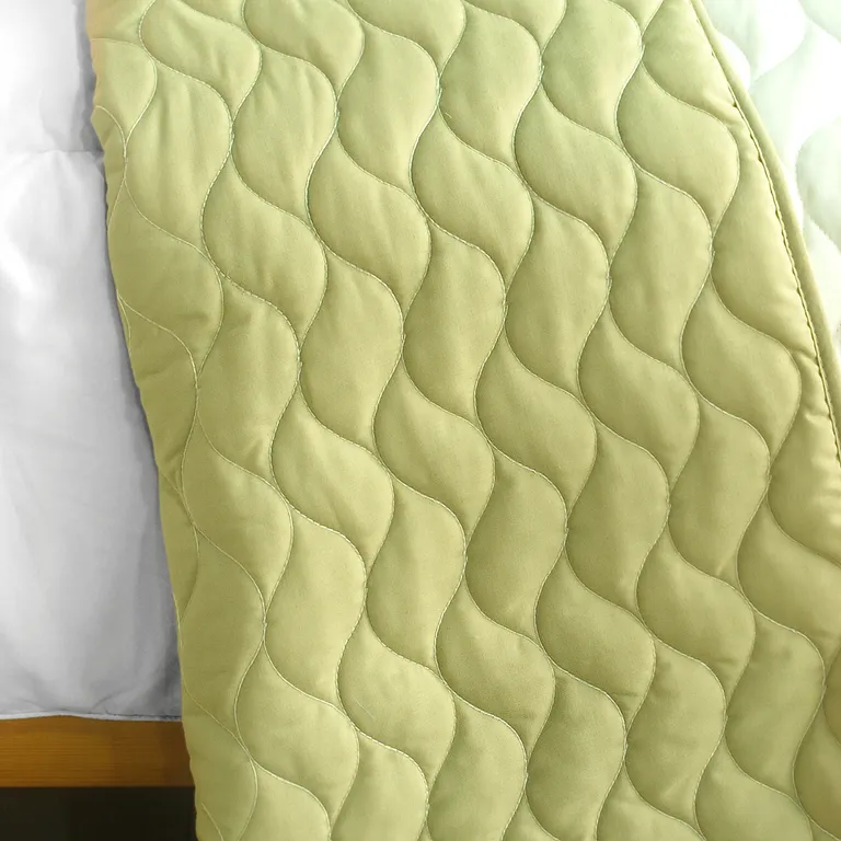 Fashions Connie - 3PC Vermicelli-Quilted Patchwork Quilt Set (Full/Queen Size) Photo 2