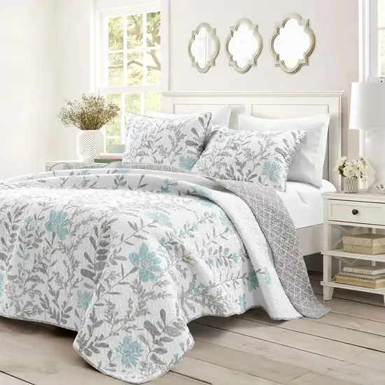 Full/Queen Blue Grey Floral Light/Thin Quilt Set Photo 1