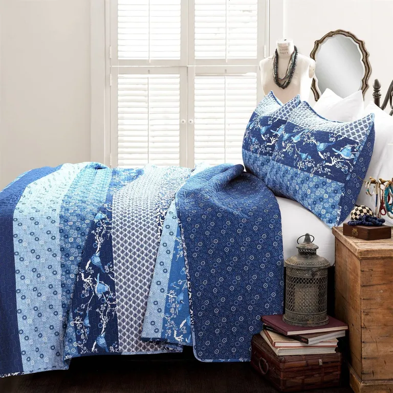 Full/Queen Blues Boho Reversible Lightweight Quilt Set Photo 1