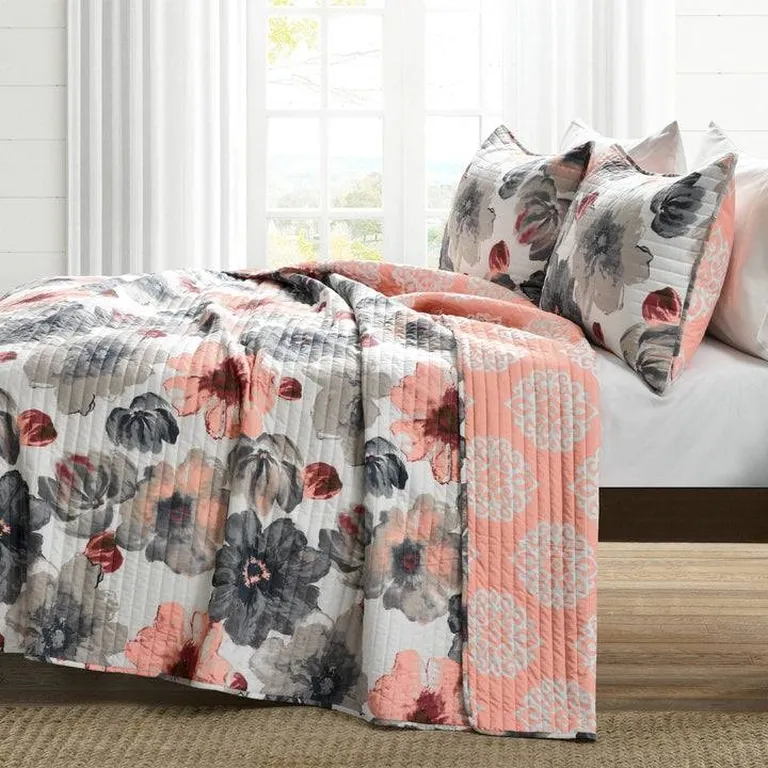 Full/Queen Coral Grey Flowers Lightweight Polyester Microfiber Quilt Set Photo 1