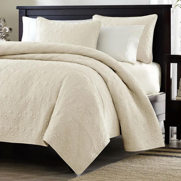 Full / Queen Ivory Beige Quilted Coverlet Quilt Set with 2 Shams Photo 1