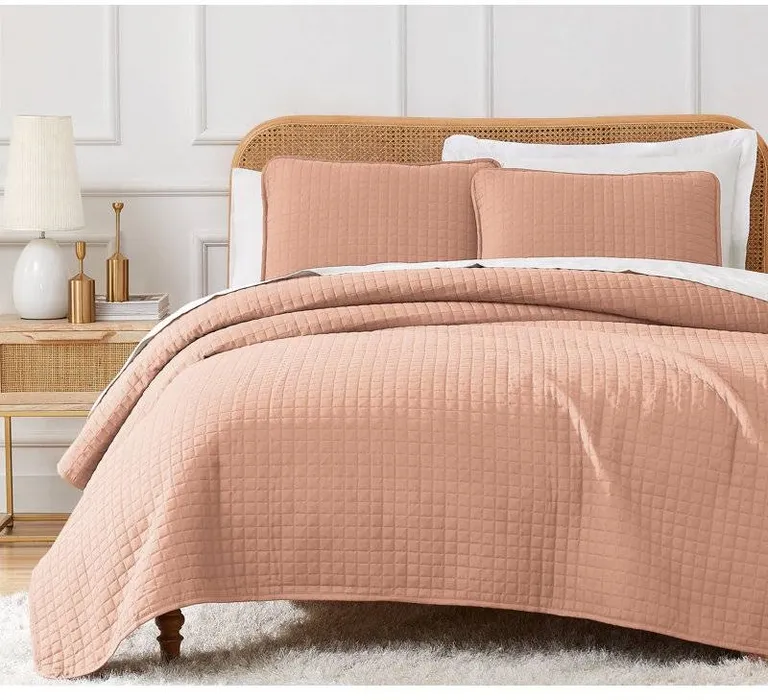 Full/Queen Lightweight Blush Ultra Soft 3-Piece Microfiber Quilt Set Photo 2