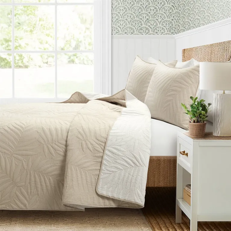 Full/Queen Lightweight Fern Leaf Reversible 3-PC White Beige Cotton Quilt Set Photo 3