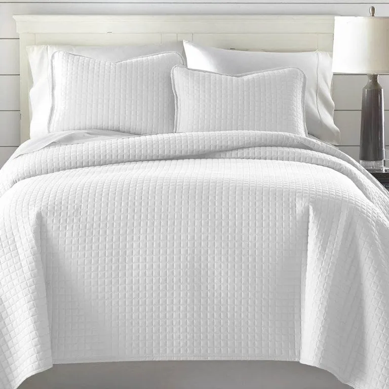 Full/Queen Lightweight White Ultra Soft 3-Piece Microfiber Quilt Set Photo 1