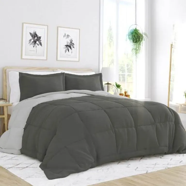 Full/Queen 3-Piece Microfiber Reversible Comforter Set in Grey / Light Grey Photo 1