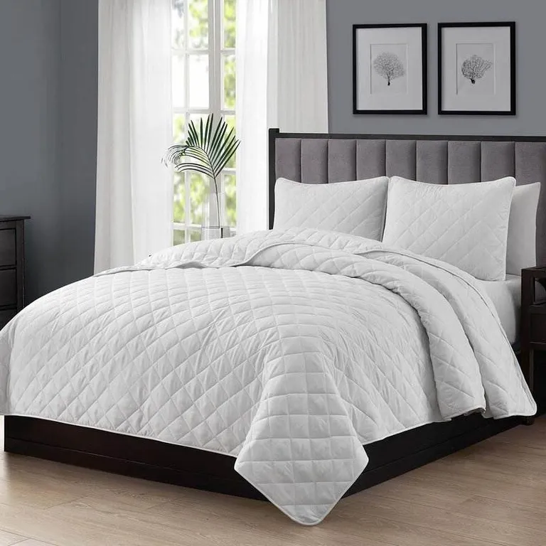 Full/Queen 3-Piece White Polyester Microfiber Diamond Quilted Quilt Set Photo 3