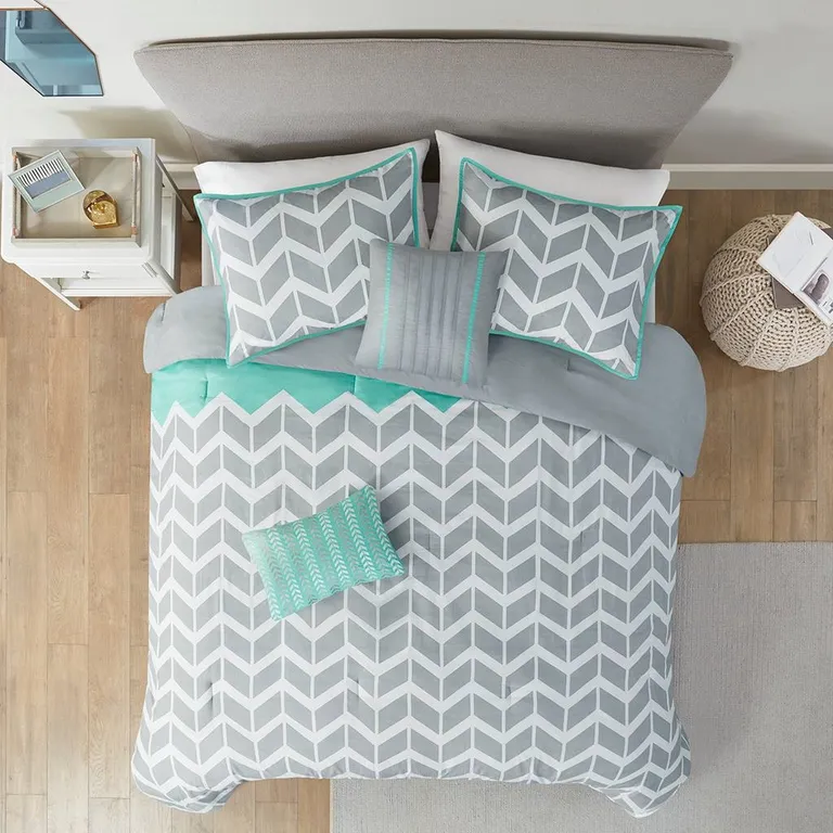 Full/Queen Reversible Comforter Set with Grey White Aqua Teal Chevron Pattern Photo 2