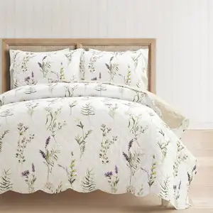 Photo of Full/Queen Scallop Edge Floral Lightweight 3 Piece Quilt Set