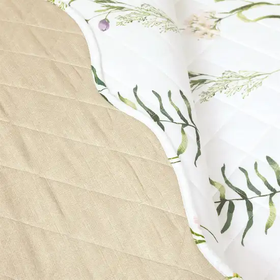 Full/Queen Scallop Edge Floral Lightweight 3 Piece Quilt Set Photo 3