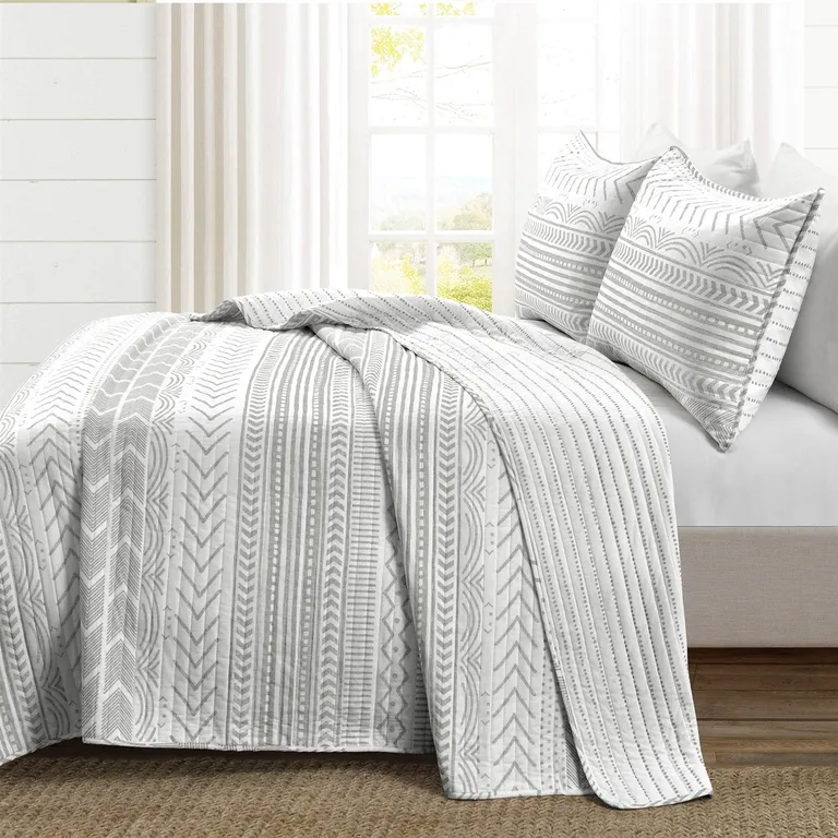 Full/Queen Scandinavian Chevron Grey White Reversible Cotton Quilt Set Photo 2