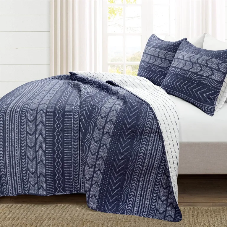 Full/Queen Scandinavian Chevron Navy Blue White Reversible Cotton Quilt Set Photo 2