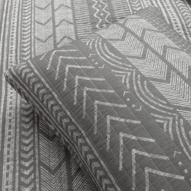 Full/Queen Scandinavian Dark Grey Chevron Reversible Cotton Quilt Set Photo 4