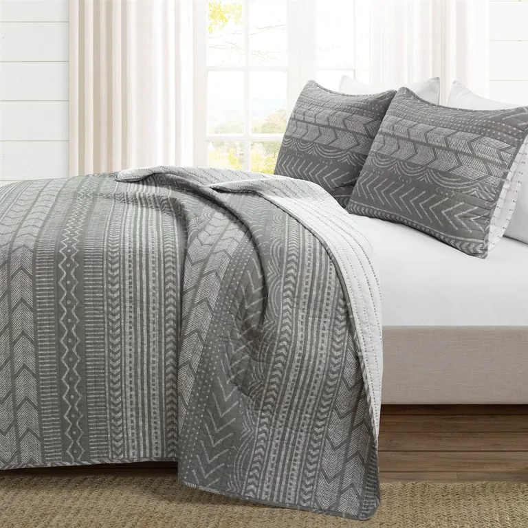 Full/Queen Scandinavian Dark Grey Chevron Reversible Cotton Quilt Set Photo 2