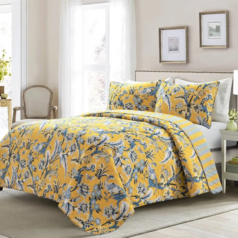 Full/Queen Size Lightweight Peacocks Polyester Quilt Set Yellow Blue Photo 1