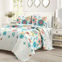 Photo of Full/Queen Size 3 PCS Lightweight Reversible Flowers 100% Polyester Quilt Set