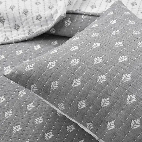 Full/Queen Size 3-Piece Reversible Cotton Yarn Woven Quilt Set in Grey and White Photo 3