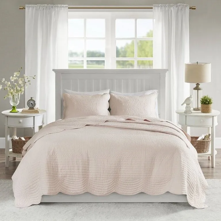 Full/Queen Size 3 Piece Reversible Scalloped Edges Microfiber Quilt Set in Blush Photo 1