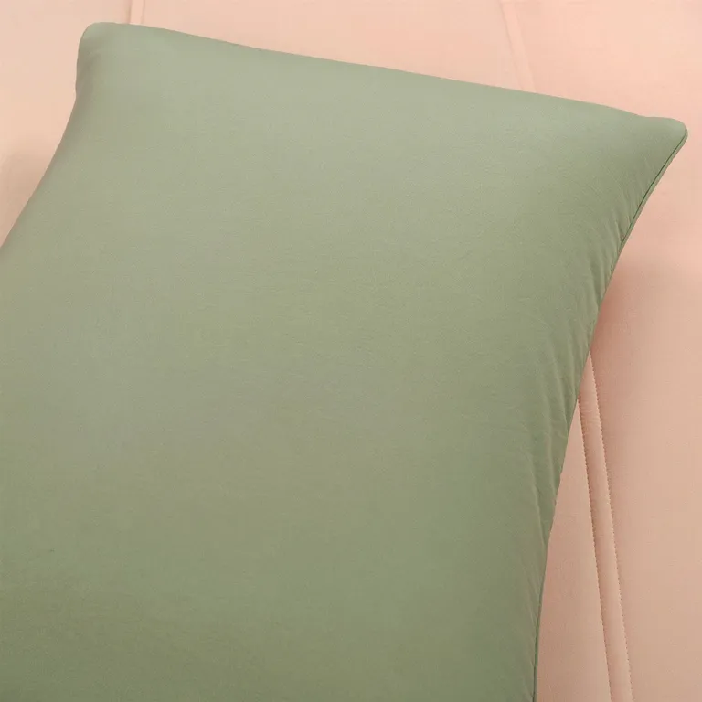 Full/Queen Soft Lightweight Reversible Quilted Comforter Set in Green/Pink Photo 5