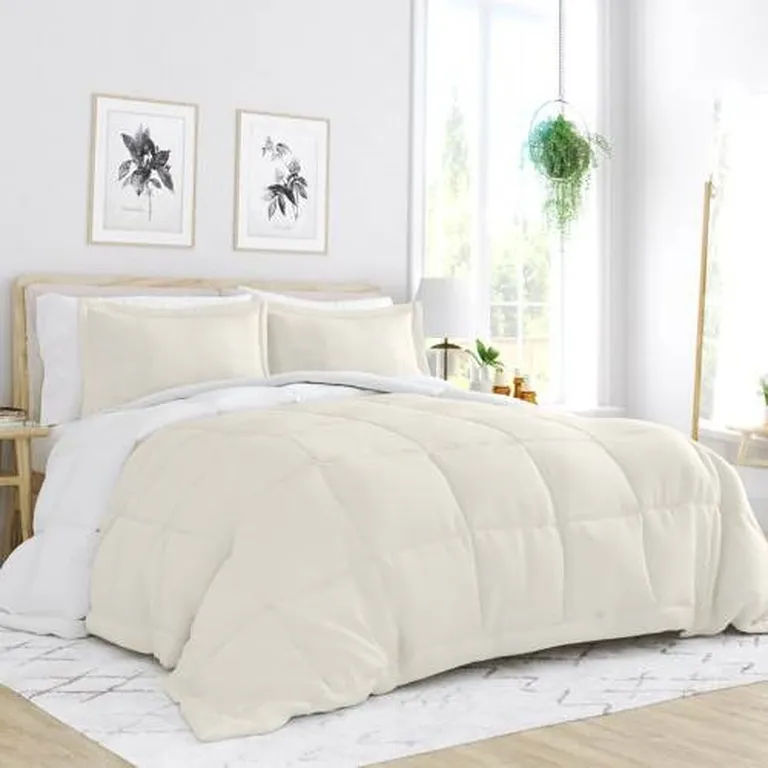 Full/Queen size 3-Piece Microfiber Reversible Comforter Set Photo 2