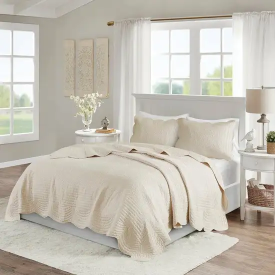 Full/Queen size 3-Piece Reversible Scalloped Edges Microfiber Quilt Set in Cream Photo 2