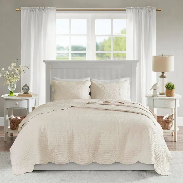 Full/Queen size 3-Piece Reversible Scalloped Edges Microfiber Quilt Set Photo 1