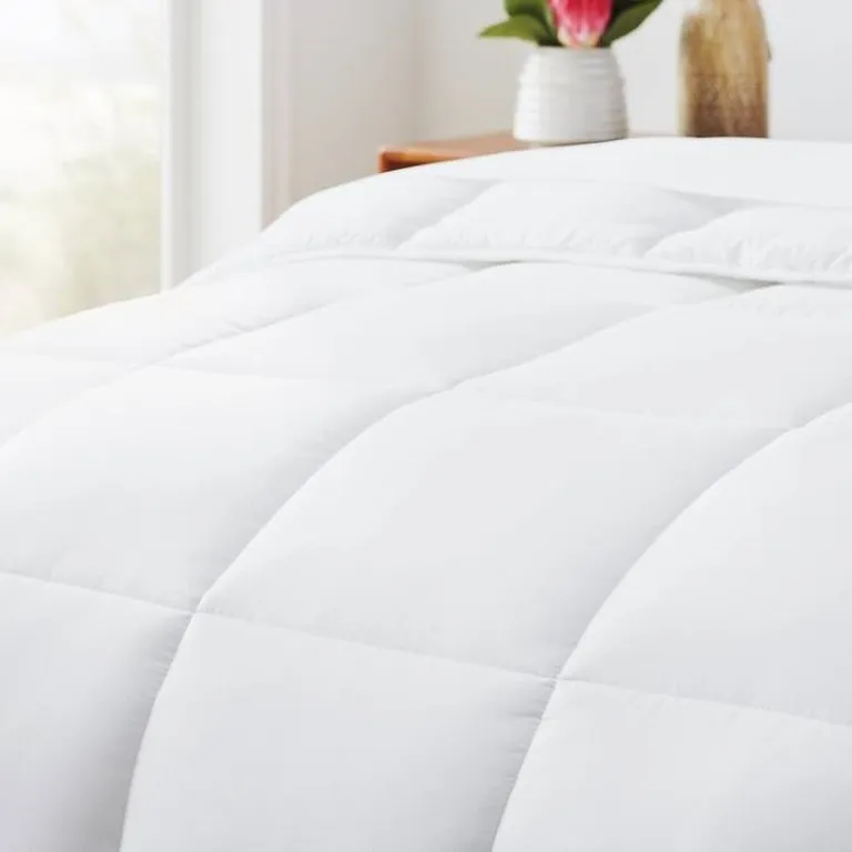 Full Size Cozy All Seasons Plush White Polyester Down Alternative Comforter Photo 4