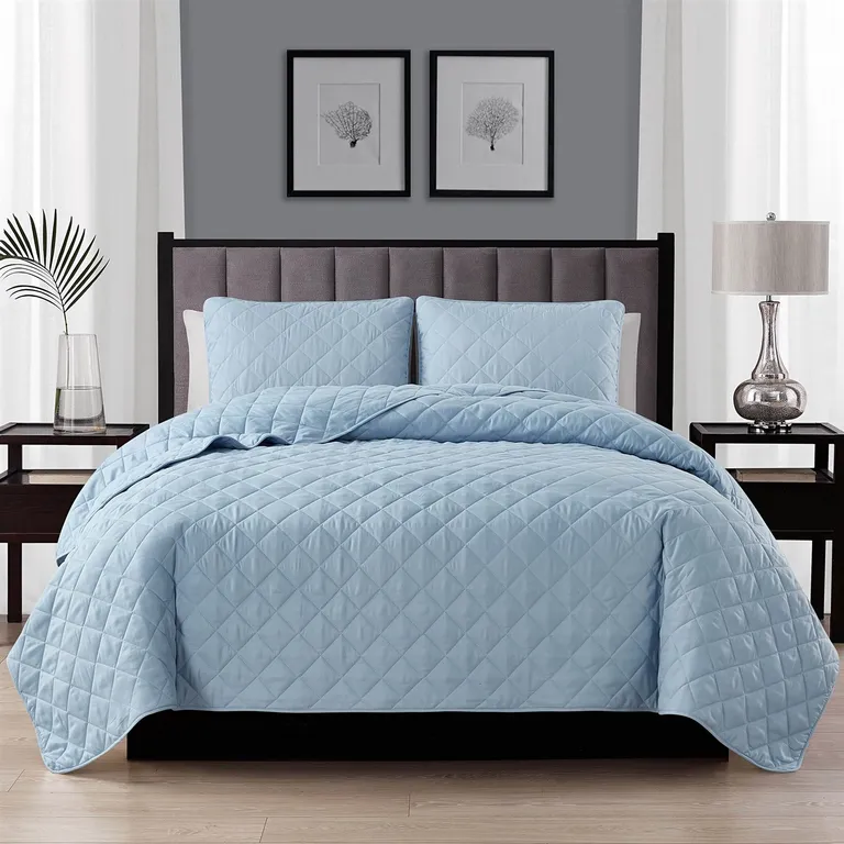 King/CAL King 3-Piece Light Blue Microfiber Reversible Diamond Quilt Set Photo 1