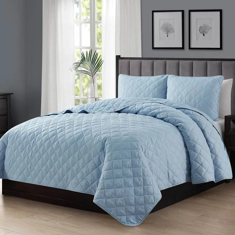 King/CAL King 3-Piece Light Blue Microfiber Reversible Diamond Quilt Set Photo 2