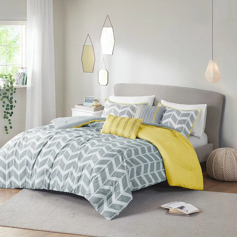 King / Cal King Reversible Comforter Set in Grey White Yellow Chevron Stripe Photo 1