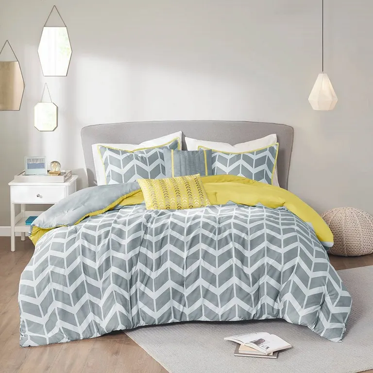 King / Cal King Reversible Comforter Set in Grey White Yellow Chevron Stripe Photo 3