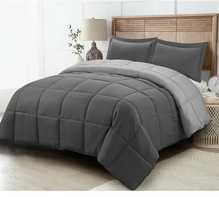 King/Cal King Traditional Microfiber Reversible 3 Piece Comforter Set Photo 3