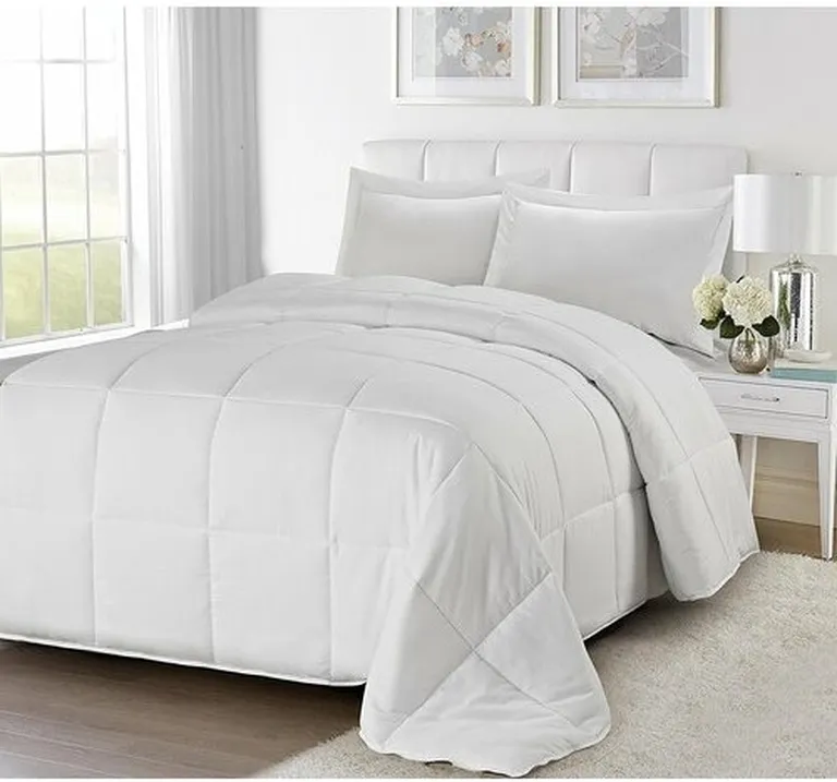 King/Cal King Traditional Microfiber Reversible 3 Piece Comforter Set Photo 1