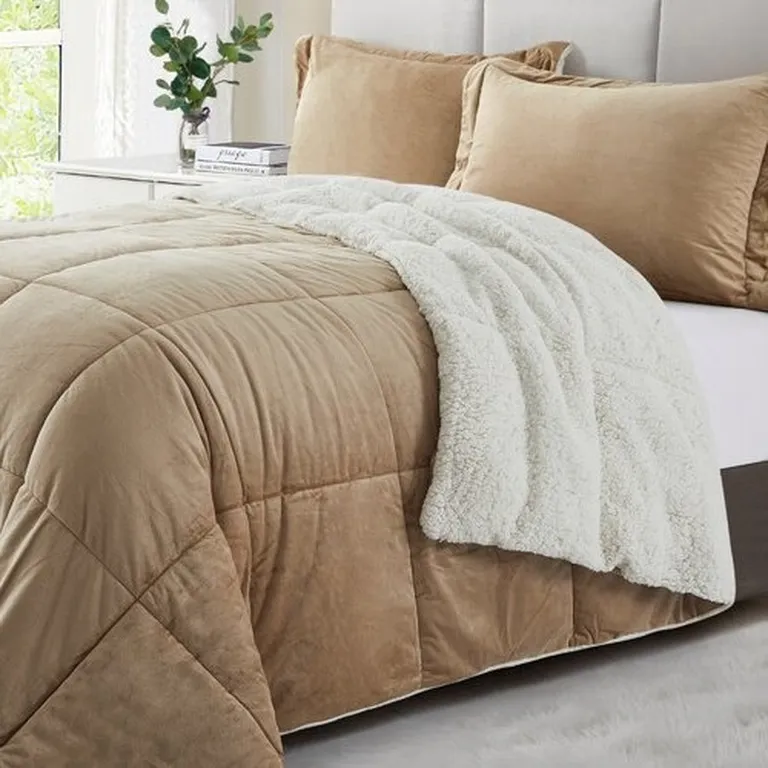 King Plush Microfiber Reversible Comforter Set Photo 3