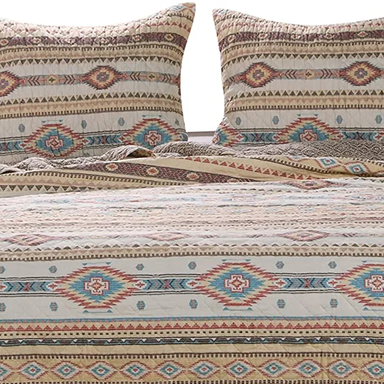 King Size 3 Piece Polyester Quilt Set with Kilim Pattern Photo 3