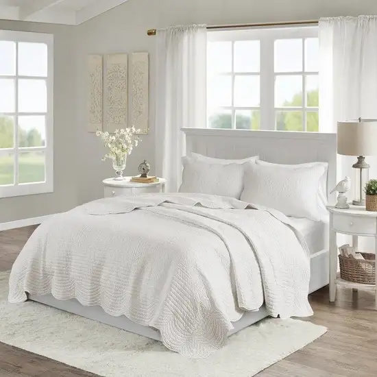 King Size 3 Piece Reversible Scalloped Edges Microfiber Quilt Set in White Photo 1