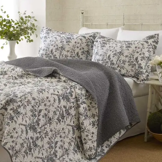 King size Cotton Blend 3-Piece Reversible Quilt Set in Grey White Floral Design Photo 1