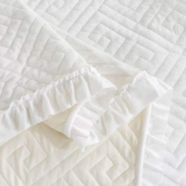 King size Ivory White Velvet Microfiber Polyester Reversible 3-Piece Quilt Set Photo 4