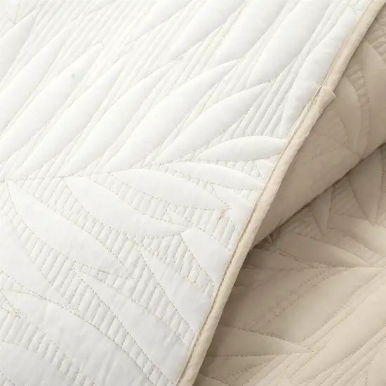 King size Lightweight Fern Leaf Reversible 3-PC White Beige Cotton Quilt Set Photo 4