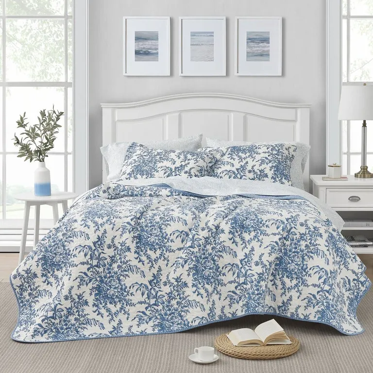 King size 3 Piece Bed-in-a-Bag Reversible Blue White Floral Cotton Quilt Set Photo 3